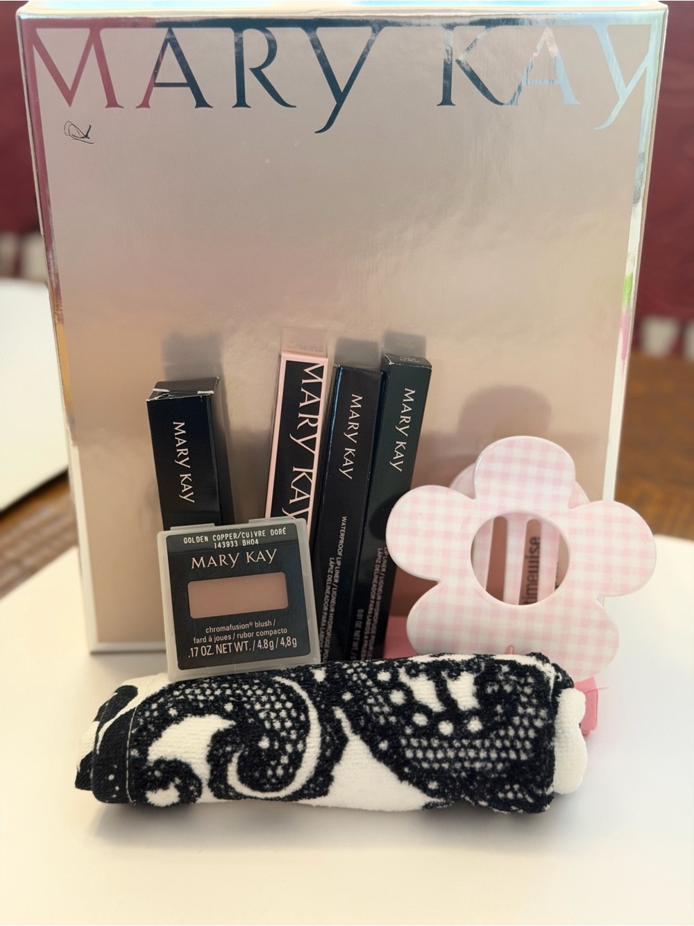 NIB Mary‎ Kay Makeup Bundle w/ TimeWise Repair Gift Box